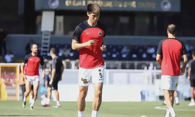 二次元美女脱露出自己爽