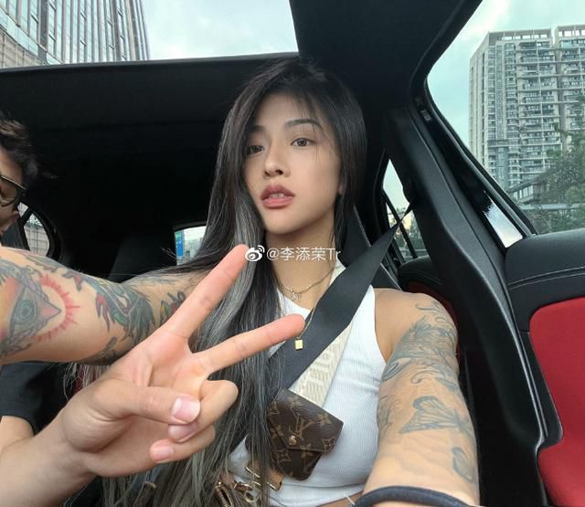 女生裸体.